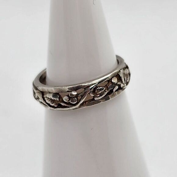 Sterling Silver Leaf Cutout Ring (5) - Picture 3 of 6